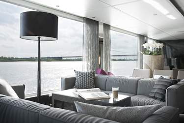 Emerald Waterways - Star Ships - Horizon Lounge and Bar 3.jpg